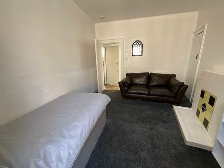 Studio Flat, First Floor Left, AB25 - Photo 2