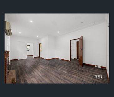 Three bedroom home with air conditioning in the heart of Penrith CBD - Photo 6