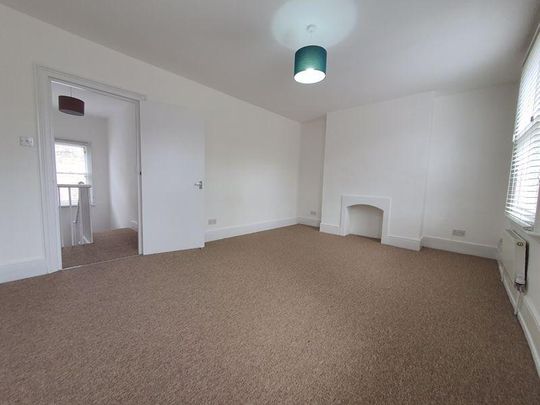 3 bedroom flat to rent - Photo 1