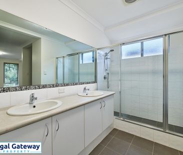 8 Chile Way, AUBIN GROVE WA 6164 - Photo 6