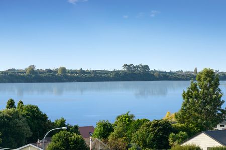 Beautiful Views Spacious Home - Welcome Bay - Photo 4