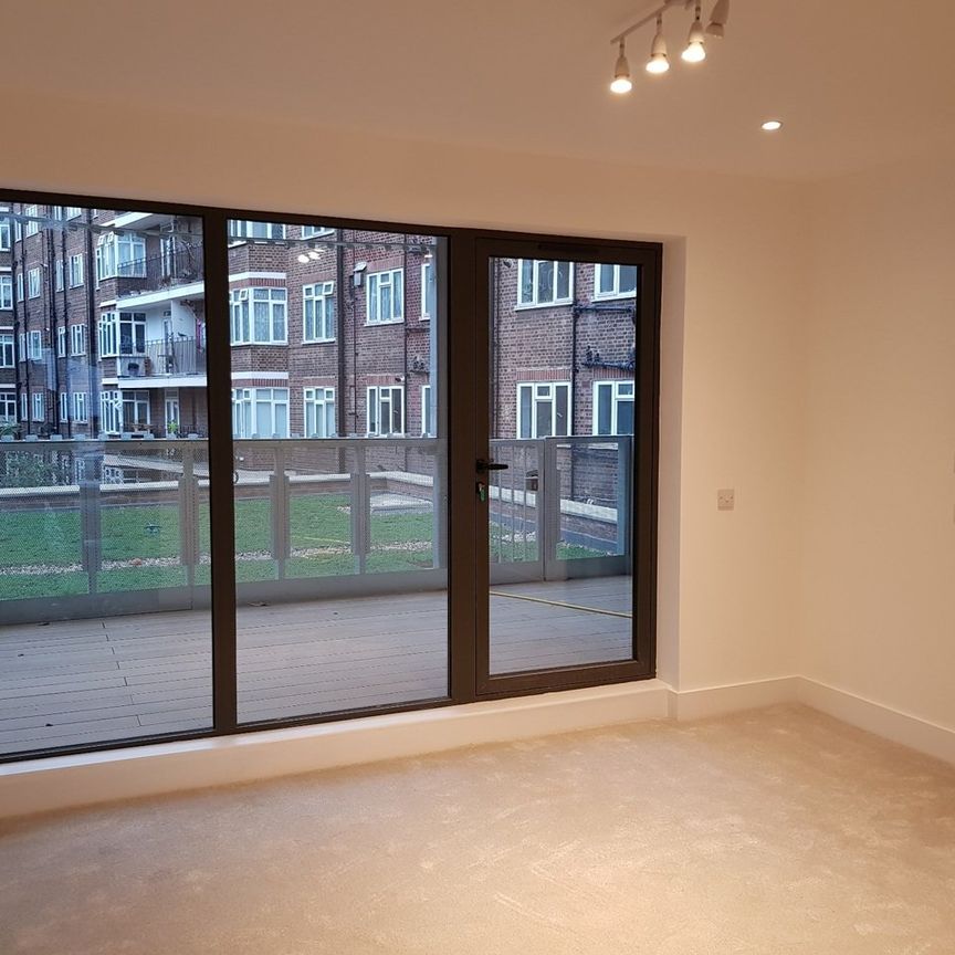 2 Bed Flat, Well Street, E9 - Photo 1