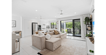 Large 3-Bedroom Modern Townhouse – Low Maintenance, Family Ready - Photo 3