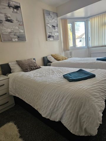 5 Bed Semi-Detached House, Elmbridge Road, B44 - Photo 4