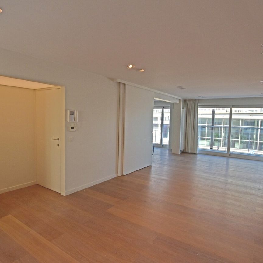 Mooi appartement met zijdelings zeezicht, centraal gelegen op het Lichttorenplein - Photo 1