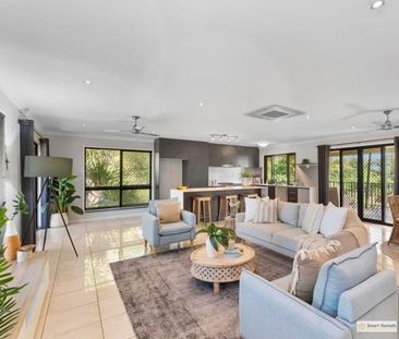Prestigious 5 Bedroom Home + Pool - Photo 4