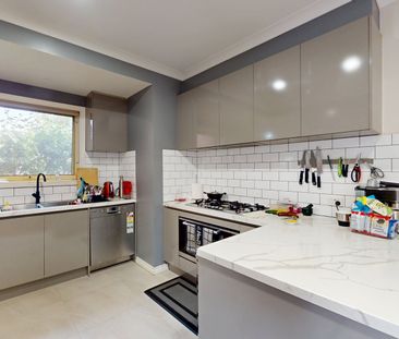 Modern Comfort meets Low-Maintenance Luxury - Photo 1