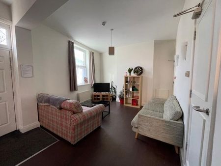5 bedroom end of terrace house to rent - Photo 3