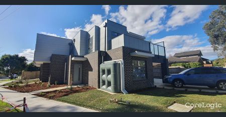 Location & convenient. - Photo 4