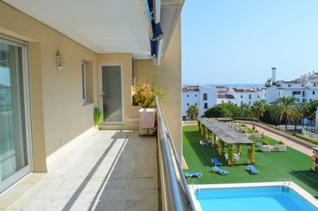 Apartment in Puerto Banús, Costa del Sol - Photo 5