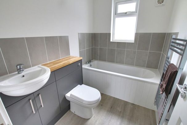 3 bedroom detached bungalow to rent - Photo 1