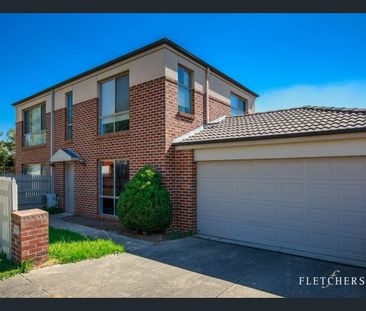 Three Bedroom Townhouse in Prime Location - Photo 3