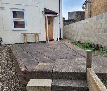 2 bedroom maisonette to rent Canterbury Street, Gillingham, ME7 - Photo 3