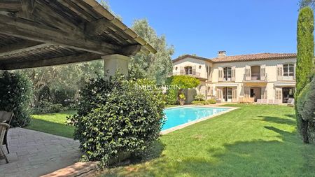 A louer Mougins Cote d'Azur, Maison vieux village de Mougins, 6 chambres doubles, piscine, tennis - Photo 2