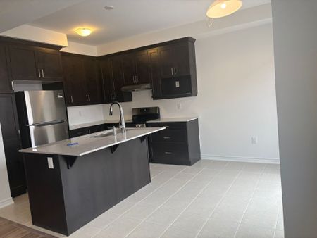 For Lease - 228 Greer Street, Barrie, Ontario - Photo 3