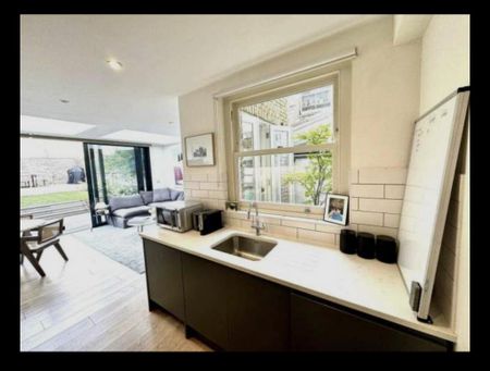 2 bedroom ground floor flat to rent - Photo 4