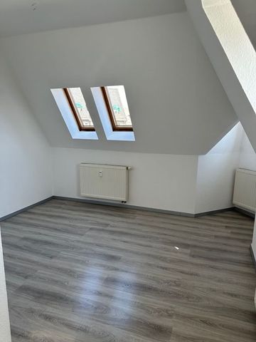 ++ TOP - Single-Wohnung im Dachgeschoss + Stellplatz PKW ++ - Photo 2