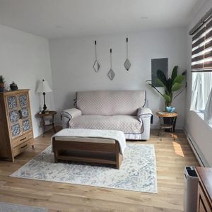 logement 5 1/2 sur deux étages avec cour arrière gazonné à Sainte-Madeleine - Photo 2