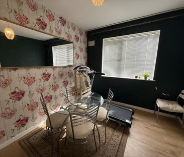 3 bedroom mews to rent - Photo 1