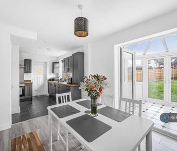 3 bedroom semi-detached house to rent - Photo 4