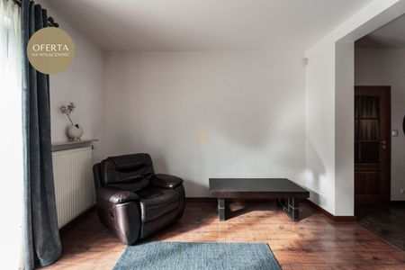 Klimatyczny dwupoziomowy apartament na wynajem - Zdjęcie 4