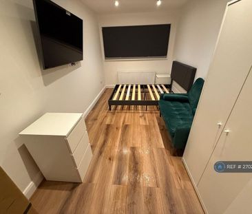 1 bedroom in a house share to rent - Photo 2