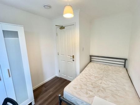 6 bedroom House To Let - Photo 4