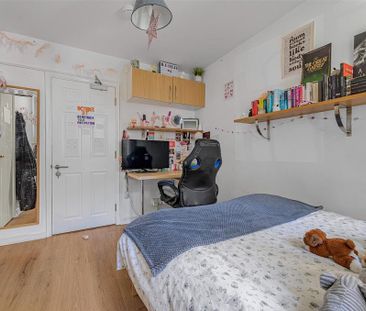 3 bedroom flat to rent - Photo 6