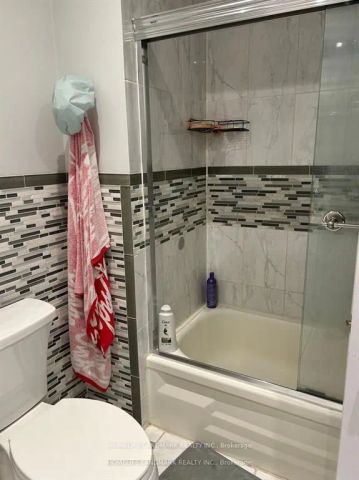 Detached Home For Lease | W9239330 - Photo 5