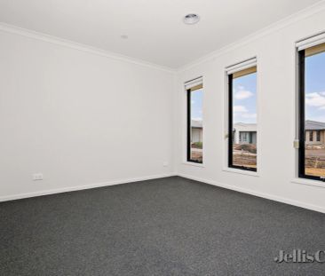 4 Bed, 2 Bath - Photo 5