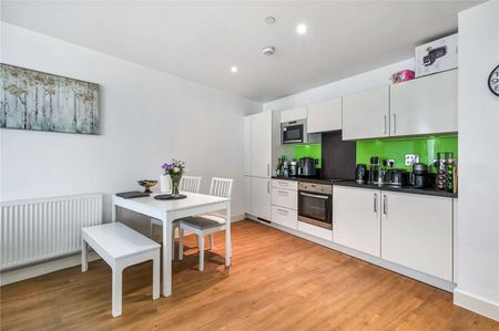 Spacious two bedroom, two bathroom apartment providing luxury living accommodation. - Photo 5