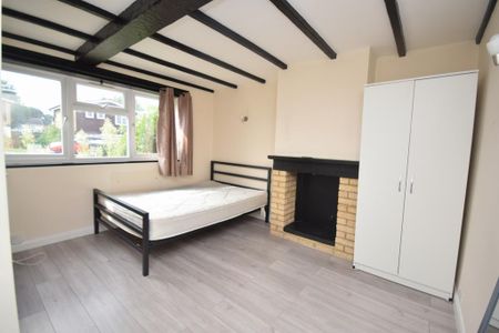 4 bedroom end of terrace house to rent - Photo 5