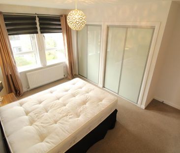3 bedroom flat to rent - Photo 4
