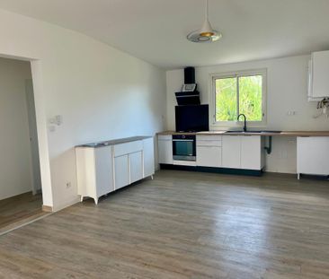 Location Appartement 3 pièces 64m² ST LOUIS 97421 - Photo 4