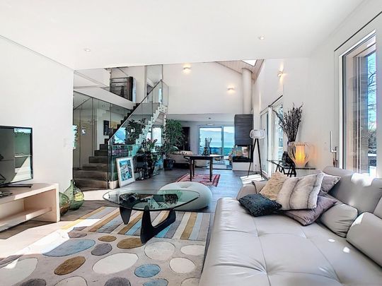 Superb Detached Villa with direct access to the sea - Photo 1