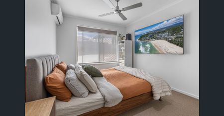 Family Home in the Heart of Burleigh Waters - Photo 5