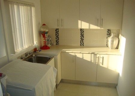 4 bedroom home!!! - Photo 3