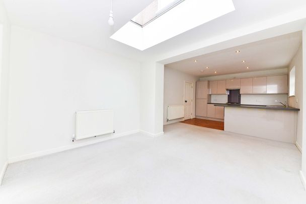 4 Bed Terraced House, Cockthorpe Close, B17 - Photo 1