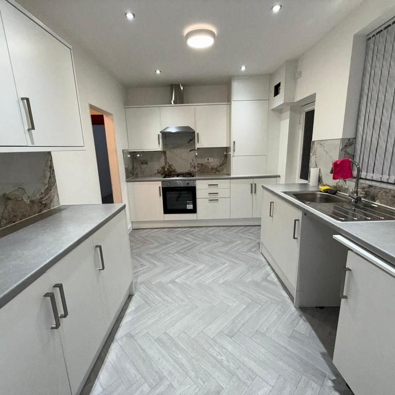 3 bedroom terraced house to rent - Photo 1