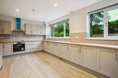 5 bedroom detached house to rent - Photo 4