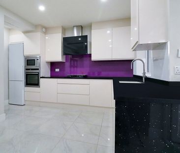 Gainsborough Gardens, Edgware, HA8 - Photo 4