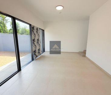 Brand New single Row 2HKTownhouse Villa in Robinia - Photo 4