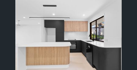 Designer Living in Prime Arundel – Just 1 km to GCUH - Photo 5