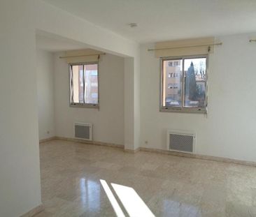Location Appartement 2 pièces 50m² DRAGUIGNAN 83300 - Photo 6