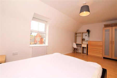 4 bedroom terraced house to rent - Photo 3