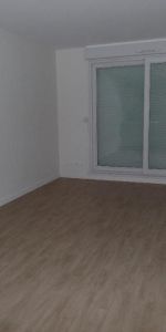 Location Appartement 2 pièces 41m² ARMENTIERES 59280 - Photo 4