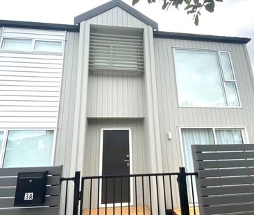 Stunning 4 Bed in Greenlane - Photo 4