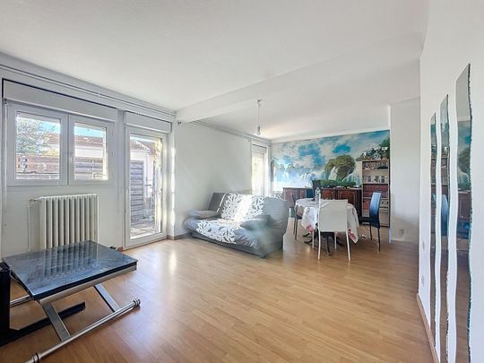 Location Appartement 3 pièces 97m² GUILHERAND GRANGES 07500 - Photo 1