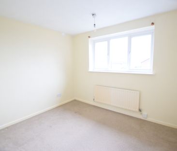 3 Bedroom Property semi detached with Garage and Driveway - Photo 2