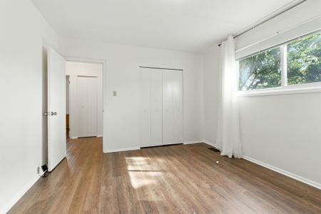 For Lease - 10 Owen Place Unit# MAIN, Hamilton, Ontario - Photo 3